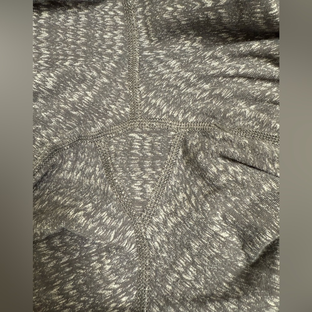 Lululemon Grey Wunder Under Crop Sz(6) - Picture 5 of 6